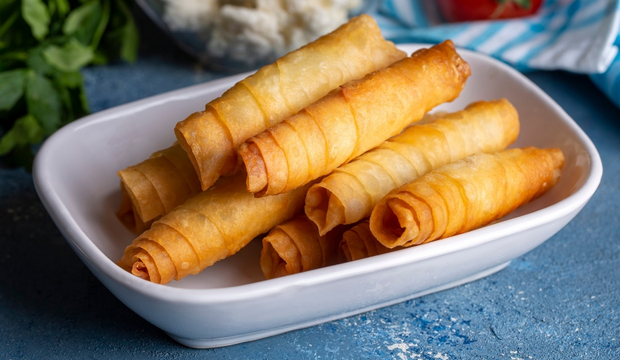 Sigara Böreği ( 8 parça domates söğüş ile)